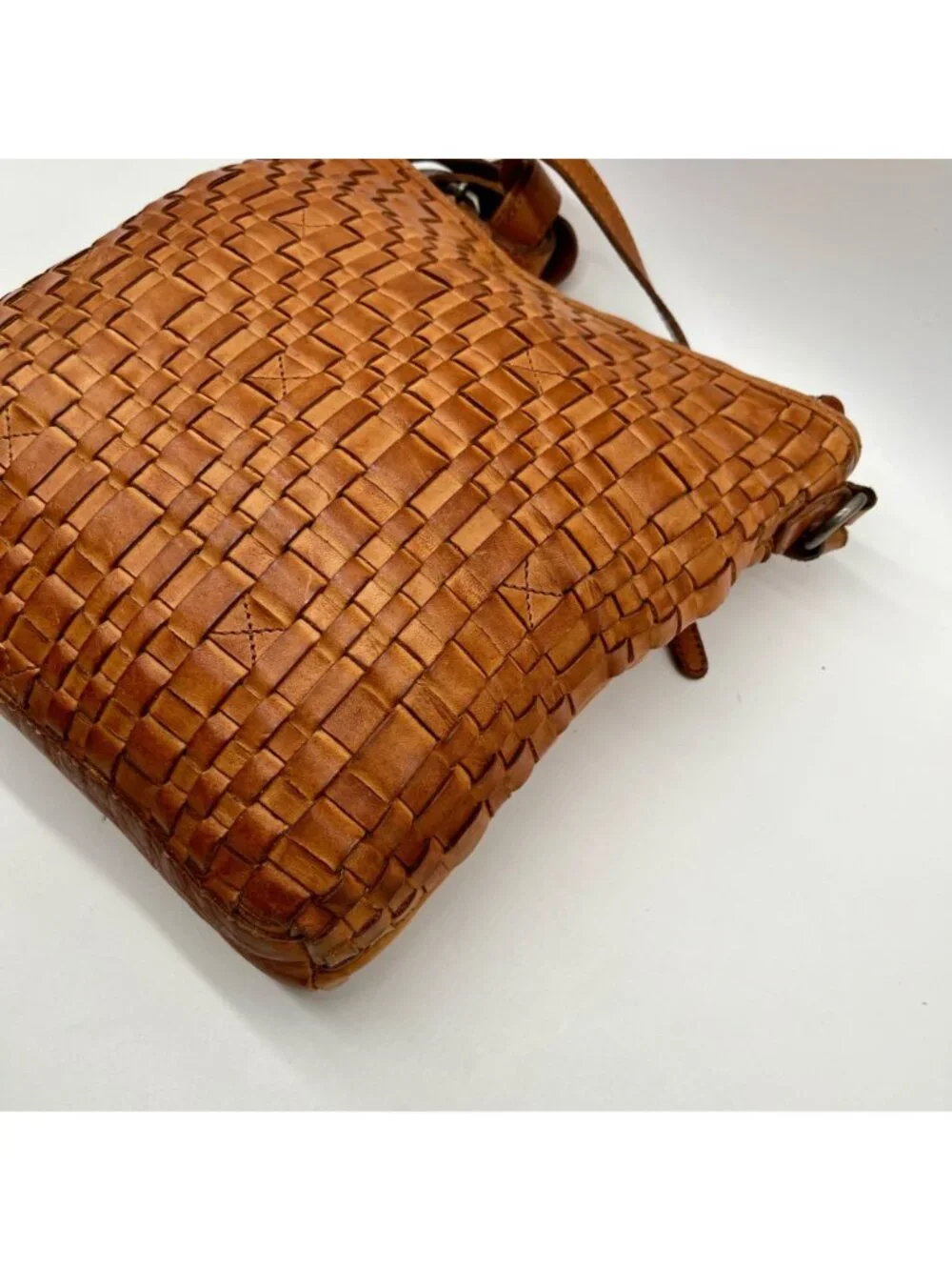 Vilenca Brown Woven Leather Crossbody Bag - Picture 6 of 10